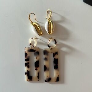 2 pairs of earrings!